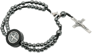 PULSEIRA TERÇO HEMATITA 4MM  C/CRUZ SÃO BENTO MINI PV C/FECHO 