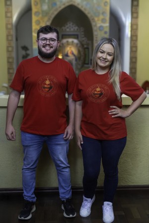 CAMISETA UNISSEX SAGRADO CORAÇÃO - VERMELHA - P