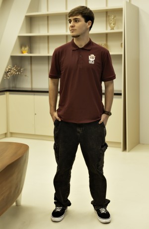 CAMISETA POLO - JESUS DAS SANTAS CHAGAS - BORDÔ - GG