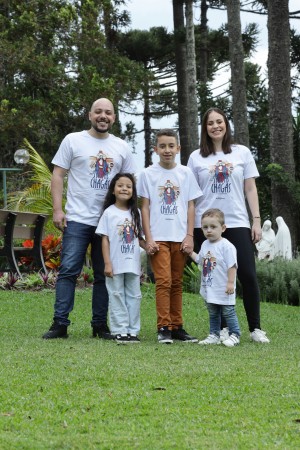 CAMISETA UNISSEX JESUS DAS SANTAS CHAGAS - FAMÍLIA GG