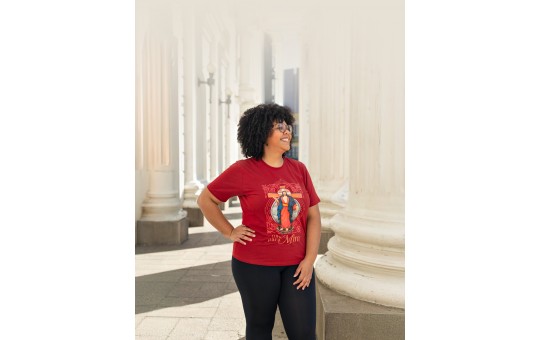 CAMISETA UNISSEX BORDÔ - JESUS DAS SANTAS CHAGAS - GG